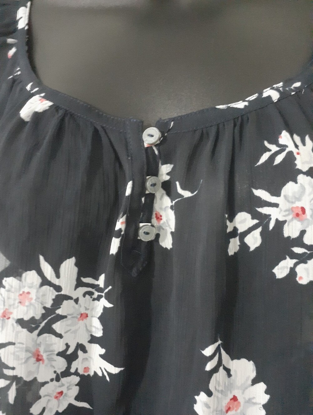 Abercrombie and Fitch sheer floral blouse - Picture 4 of 6